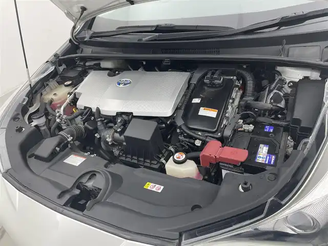 トヨタ プリウス Sセーフティプラス 宮城県 2018(平30)年 3.7万km ホワイトパールクリスタルシャイン 純正9インチメモリナビ（NSZT-Y66T）/CD/DVD/フルセグTV/Bluetooth/バックカメラ/エアロ/カーボン調ラッピング(ルーフ/バックドア受面)/Toyota Safety Sense P/アダプティブクルーズコントロール/プリクラッシュセーフティ/（ミリ波レーダー・単眼カメラ・昼歩行者検知機能付）/（対車両：自車車速域約10km/hから最高速度：最大約40km/h減速可）/（対歩行者：自車車速域約10km/hから80km/h間：最大約30km/h減速可）/オートマチックハイビーム /（作動車速：30km/以上時）/レーンディパーチャーアラート（LDA）/（作動車速：50km/h以上時）/プッシュスタート/スマートキー/ビルトインETC/革巻きステアリング/ステアリングスイッチ/LEDヘッドライト/オートライト/フォグランプ/18インチアルミホイール