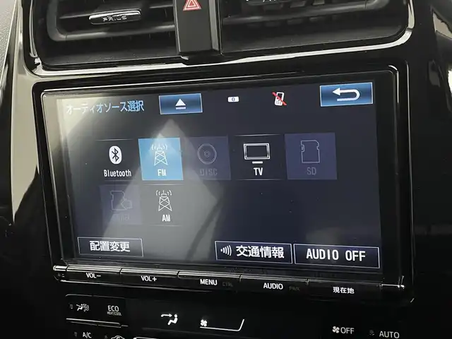 トヨタ プリウス Sセーフティプラス 宮城県 2018(平30)年 3.7万km ホワイトパールクリスタルシャイン 純正9インチメモリナビ（NSZT-Y66T）/CD/DVD/フルセグTV/Bluetooth/バックカメラ/エアロ/カーボン調ラッピング(ルーフ/バックドア受面)/Toyota Safety Sense P/アダプティブクルーズコントロール/プリクラッシュセーフティ/（ミリ波レーダー・単眼カメラ・昼歩行者検知機能付）/（対車両：自車車速域約10km/hから最高速度：最大約40km/h減速可）/（対歩行者：自車車速域約10km/hから80km/h間：最大約30km/h減速可）/オートマチックハイビーム /（作動車速：30km/以上時）/レーンディパーチャーアラート（LDA）/（作動車速：50km/h以上時）/プッシュスタート/スマートキー/ビルトインETC/革巻きステアリング/ステアリングスイッチ/LEDヘッドライト/オートライト/フォグランプ/18インチアルミホイール