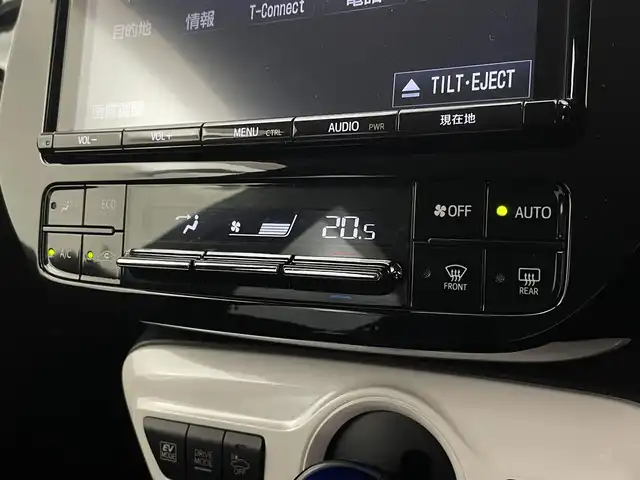 トヨタ プリウス Sセーフティプラス 宮城県 2018(平30)年 3.7万km ホワイトパールクリスタルシャイン 純正9インチメモリナビ（NSZT-Y66T）/CD/DVD/フルセグTV/Bluetooth/バックカメラ/エアロ/カーボン調ラッピング(ルーフ/バックドア受面)/Toyota Safety Sense P/アダプティブクルーズコントロール/プリクラッシュセーフティ/（ミリ波レーダー・単眼カメラ・昼歩行者検知機能付）/（対車両：自車車速域約10km/hから最高速度：最大約40km/h減速可）/（対歩行者：自車車速域約10km/hから80km/h間：最大約30km/h減速可）/オートマチックハイビーム /（作動車速：30km/以上時）/レーンディパーチャーアラート（LDA）/（作動車速：50km/h以上時）/プッシュスタート/スマートキー/ビルトインETC/革巻きステアリング/ステアリングスイッチ/LEDヘッドライト/オートライト/フォグランプ/18インチアルミホイール