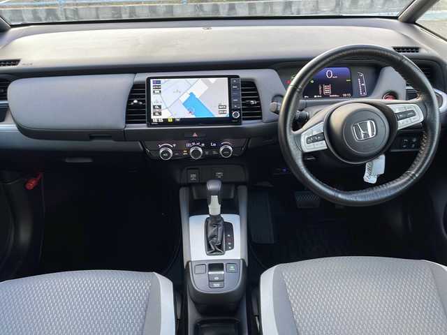 ホンダ フィット e:HEVネス 山口県 2020(令2)年 1.7万km ミッドナイトブルービームM 純正９インチSDナビ/　AM/FM/SD/Bluetooth/フルセグテレビ/ビルトインETC/前後ドライブレコーダー/バックカメラ/プッシュスタート/アイドリングストップ/電動パーキングブレーキ/オートマチックハイビーム/純正LEDヘッドライト/純正16インチアルミホイール/コーナーセンサー/ホンダセンシング/　衝突軽減ブレーキ/　先行者発進お知らせ機能/　路外逸脱抑制機能/　追従機能付きアダプティブクルーズコントロール/　車線維持支援システム/USB端子/ドアバイザー/純正フロアマット/電動格納ウィンカーミラー/　