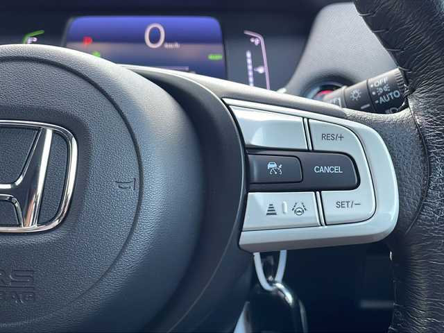 ホンダ フィット e:HEVネス 山口県 2020(令2)年 1.7万km ミッドナイトブルービームM 純正９インチSDナビ/　AM/FM/SD/Bluetooth/フルセグテレビ/ビルトインETC/前後ドライブレコーダー/バックカメラ/プッシュスタート/アイドリングストップ/電動パーキングブレーキ/オートマチックハイビーム/純正LEDヘッドライト/純正16インチアルミホイール/コーナーセンサー/ホンダセンシング/　衝突軽減ブレーキ/　先行者発進お知らせ機能/　路外逸脱抑制機能/　追従機能付きアダプティブクルーズコントロール/　車線維持支援システム/USB端子/ドアバイザー/純正フロアマット/電動格納ウィンカーミラー/　