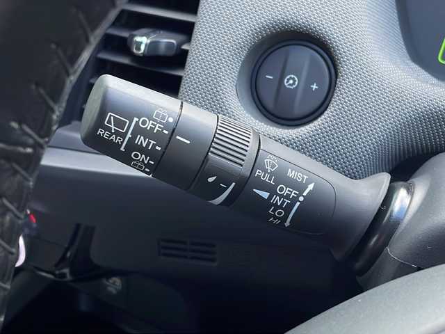 ホンダ フィット e:HEVネス 山口県 2020(令2)年 1.7万km ミッドナイトブルービームM 純正９インチSDナビ/　AM/FM/SD/Bluetooth/フルセグテレビ/ビルトインETC/前後ドライブレコーダー/バックカメラ/プッシュスタート/アイドリングストップ/電動パーキングブレーキ/オートマチックハイビーム/純正LEDヘッドライト/純正16インチアルミホイール/コーナーセンサー/ホンダセンシング/　衝突軽減ブレーキ/　先行者発進お知らせ機能/　路外逸脱抑制機能/　追従機能付きアダプティブクルーズコントロール/　車線維持支援システム/USB端子/ドアバイザー/純正フロアマット/電動格納ウィンカーミラー/　