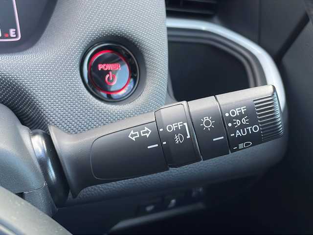 ホンダ フィット e:HEVネス 山口県 2020(令2)年 1.7万km ミッドナイトブルービームM 純正９インチSDナビ/　AM/FM/SD/Bluetooth/フルセグテレビ/ビルトインETC/前後ドライブレコーダー/バックカメラ/プッシュスタート/アイドリングストップ/電動パーキングブレーキ/オートマチックハイビーム/純正LEDヘッドライト/純正16インチアルミホイール/コーナーセンサー/ホンダセンシング/　衝突軽減ブレーキ/　先行者発進お知らせ機能/　路外逸脱抑制機能/　追従機能付きアダプティブクルーズコントロール/　車線維持支援システム/USB端子/ドアバイザー/純正フロアマット/電動格納ウィンカーミラー/　