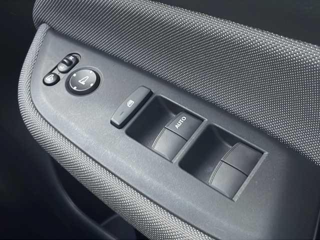 ホンダ フィット e:HEVネス 山口県 2020(令2)年 1.7万km ミッドナイトブルービームM 純正９インチSDナビ/　AM/FM/SD/Bluetooth/フルセグテレビ/ビルトインETC/前後ドライブレコーダー/バックカメラ/プッシュスタート/アイドリングストップ/電動パーキングブレーキ/オートマチックハイビーム/純正LEDヘッドライト/純正16インチアルミホイール/コーナーセンサー/ホンダセンシング/　衝突軽減ブレーキ/　先行者発進お知らせ機能/　路外逸脱抑制機能/　追従機能付きアダプティブクルーズコントロール/　車線維持支援システム/USB端子/ドアバイザー/純正フロアマット/電動格納ウィンカーミラー/　
