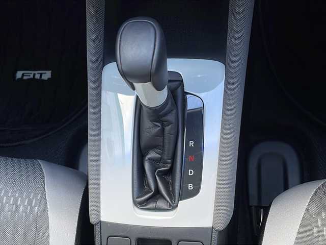 ホンダ フィット e:HEVネス 山口県 2020(令2)年 1.7万km ミッドナイトブルービームM 純正９インチSDナビ/　AM/FM/SD/Bluetooth/フルセグテレビ/ビルトインETC/前後ドライブレコーダー/バックカメラ/プッシュスタート/アイドリングストップ/電動パーキングブレーキ/オートマチックハイビーム/純正LEDヘッドライト/純正16インチアルミホイール/コーナーセンサー/ホンダセンシング/　衝突軽減ブレーキ/　先行者発進お知らせ機能/　路外逸脱抑制機能/　追従機能付きアダプティブクルーズコントロール/　車線維持支援システム/USB端子/ドアバイザー/純正フロアマット/電動格納ウィンカーミラー/　