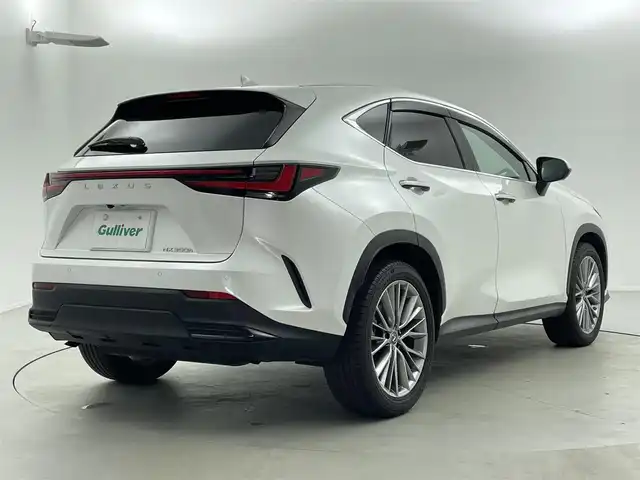 レクサス ＮＸ 350h バージョンL 福井県 2023(令5)年 3.6万km ソニッククォーツ 純正14型ナビ/・Bluetooth/USB/フルセグTV/レクサスセーフティシステム/・歩行者検知機能付衝突回避支援/・歩行者注意喚起/・プリクラッシュブレーキアシスト/・低速時加速抑制/・交差点右左折支援/・アクティブ操舵回避支援/・アクティブアシスト（フロントシートベルト）/・プリクラッシュシートバック/・サスペンションコントロール/・ステアリングコントロール/・レーンディパーチャーアラート/・オートマチックハイビーム/・レーダークルーズコントロール/ アドバンストパーク/パワーバックドア/パノラミックビュー/ステアリングヒーター/革巻きステアリング/オートライト /LEDヘッドライト・フォグ/純正２０インチアルミ/パノラミックビューモニター/ドライブレコーダー前後/前席＋後席シートヒーター/前席シートクーラー/前席パワーシート/黒本革シート/置くだけ充電/純正20インチAW