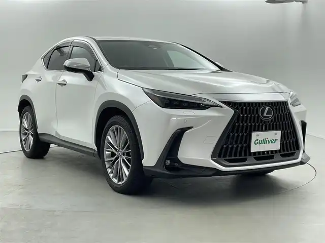 レクサス ＮＸ 350h バージョンL 福井県 2023(令5)年 3.6万km ソニッククォーツ 純正14型ナビ/・Bluetooth/USB/フルセグTV/レクサスセーフティシステム/・歩行者検知機能付衝突回避支援/・歩行者注意喚起/・プリクラッシュブレーキアシスト/・低速時加速抑制/・交差点右左折支援/・アクティブ操舵回避支援/・アクティブアシスト（フロントシートベルト）/・プリクラッシュシートバック/・サスペンションコントロール/・ステアリングコントロール/・レーンディパーチャーアラート/・オートマチックハイビーム/・レーダークルーズコントロール/ アドバンストパーク/パワーバックドア/パノラミックビュー/ステアリングヒーター/革巻きステアリング/オートライト /LEDヘッドライト・フォグ/純正２０インチアルミ/パノラミックビューモニター/ドライブレコーダー前後/前席＋後席シートヒーター/前席シートクーラー/前席パワーシート/黒本革シート/置くだけ充電/純正20インチAW