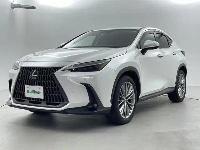 レクサス ＮＸ 350h バージョンL 福井県 2023(令5)年 3.6万km ソニッククォーツ 純正14型ナビ/・Bluetooth/USB/フルセグTV/レクサスセーフティシステム/・歩行者検知機能付衝突回避支援/・歩行者注意喚起/・プリクラッシュブレーキアシスト/・低速時加速抑制/・交差点右左折支援/・アクティブ操舵回避支援/・アクティブアシスト（フロントシートベルト）/・プリクラッシュシートバック/・サスペンションコントロール/・ステアリングコントロール/・レーンディパーチャーアラート/・オートマチックハイビーム/・レーダークルーズコントロール/ アドバンストパーク/パワーバックドア/パノラミックビュー/ステアリングヒーター/革巻きステアリング/オートライト /LEDヘッドライト・フォグ/純正２０インチアルミ/パノラミックビューモニター/ドライブレコーダー前後/前席＋後席シートヒーター/前席シートクーラー/前席パワーシート/黒本革シート/置くだけ充電/純正20インチAW
