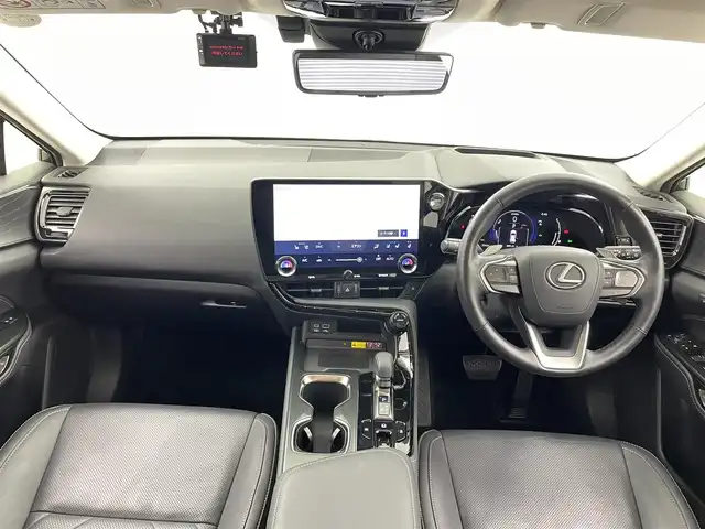 レクサス ＮＸ 350h バージョンL 福井県 2023(令5)年 3.6万km ソニッククォーツ 純正14型ナビ/・Bluetooth/USB/フルセグTV/レクサスセーフティシステム/・歩行者検知機能付衝突回避支援/・歩行者注意喚起/・プリクラッシュブレーキアシスト/・低速時加速抑制/・交差点右左折支援/・アクティブ操舵回避支援/・アクティブアシスト（フロントシートベルト）/・プリクラッシュシートバック/・サスペンションコントロール/・ステアリングコントロール/・レーンディパーチャーアラート/・オートマチックハイビーム/・レーダークルーズコントロール/ アドバンストパーク/パワーバックドア/パノラミックビュー/ステアリングヒーター/革巻きステアリング/オートライト /LEDヘッドライト・フォグ/純正２０インチアルミ/パノラミックビューモニター/ドライブレコーダー前後/前席＋後席シートヒーター/前席シートクーラー/前席パワーシート/黒本革シート/置くだけ充電/純正20インチAW