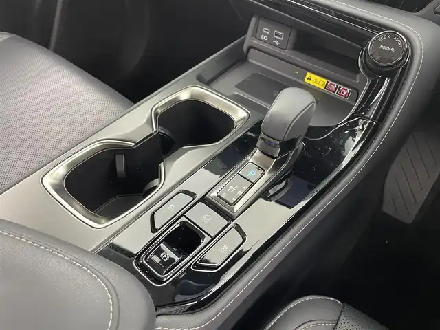 レクサス ＮＸ 350h バージョンL 福井県 2023(令5)年 3.6万km ソニッククォーツ 純正14型ナビ/・Bluetooth/USB/フルセグTV/レクサスセーフティシステム/・歩行者検知機能付衝突回避支援/・歩行者注意喚起/・プリクラッシュブレーキアシスト/・低速時加速抑制/・交差点右左折支援/・アクティブ操舵回避支援/・アクティブアシスト（フロントシートベルト）/・プリクラッシュシートバック/・サスペンションコントロール/・ステアリングコントロール/・レーンディパーチャーアラート/・オートマチックハイビーム/・レーダークルーズコントロール/ アドバンストパーク/パワーバックドア/パノラミックビュー/ステアリングヒーター/革巻きステアリング/オートライト /LEDヘッドライト・フォグ/純正２０インチアルミ/パノラミックビューモニター/ドライブレコーダー前後/前席＋後席シートヒーター/前席シートクーラー/前席パワーシート/黒本革シート/置くだけ充電/純正20インチAW