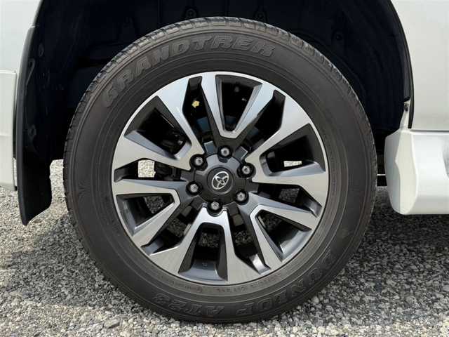 トヨタ ランドクルーザー プラド TX Lパッケージ 愛知県 2023(令5)年 5.1万km ホワイトパールクリスタルシャイン ワンオーナー/4WD/純正9型ナビ(BT/CD/DVD)/フルセグTV/バックカメラ/ビルトインETC/レーダークルーズコントロール/クリアランスソナー/セーフティセンス/・プリクラッシュセーフティ/・レーンディパーチャーアラート/・オートマチックハイビーム/・ロードサインアシスト/LEDヘッドランプ/木目調/革巻きコンビステアリング/ニュートラルベージュ革シート/前席パワーシート/快適温熱シート/3列目電動格納シート/純正19インチアルミホイール/スマートエントリー/スタートシステム/モデリスタエアロ/禁煙車