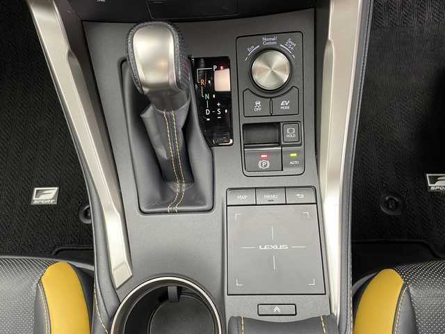 レクサス ＮＸ 300h Fスポーツ 長野県 2020(令2)年 6.3万km ホワイトノーヴァガラスフレーク 4WD/純正SDナビ&フルセグTV&CD&DVD&USB&BT/ガラスルーフ/アダプティブクルーズコントロール/レーンキープアシスト/プリクラッシュセーフティー/ブラインドスポットモニター/クリアランスソナー/パーキングサポートブレーキ/ロードサインアシスト/オートマチックハイビーム/純正前方ドライブレコーダー/パワーバックドア/合皮シート/前席エアシート/前席シートヒーター/前席パワーシート/運転席シートメモリ/ステアリングスイッチ/ステアリングヒーター/パドルシフト/全方位カメラ/ビルトインETC2.0/三眼LEDヘッドライト/オートライト/フロントフォグランプ/電動格納ミラー/ウィンカーミラー/電動ホールド/オートホールド/純正18インチAW装着/純正フロアマット/プッシュスタート/スマートキー