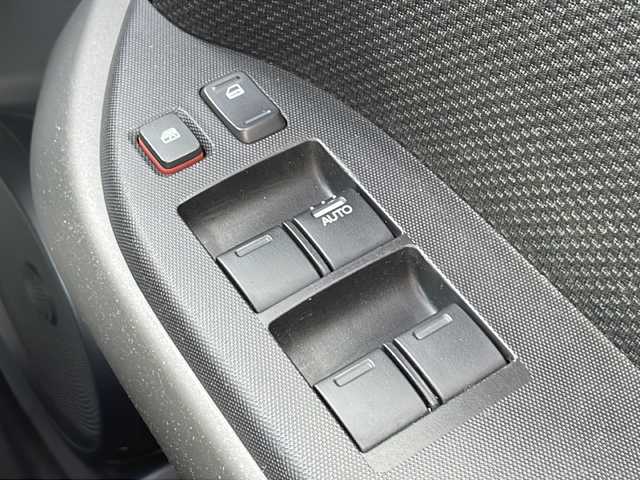 ホンダ クロスロード 18L HDDナビエディション 静岡県 2009(平21)年 11.9万km アラバスターシルバーメタリック 純正ナビ/　フルセグTV/MSV/DVD/バックカメラ /ETC/キセノンライト/オートライト/純正マット、バイザー/ステアリングスイッチ