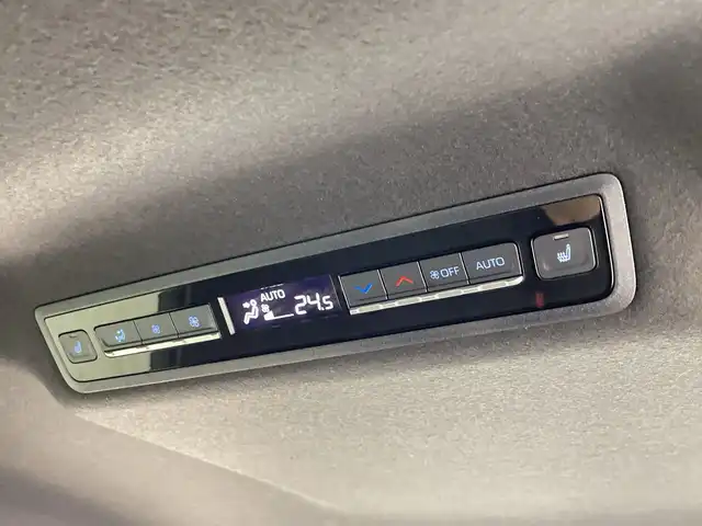 トヨタ ヴォクシー S－Z 群馬県 2024(令6)年 0.5万km ホワイトパールクリスタルシャイン 純正１０．５型ナビ　快適利便パッケージ　バックカメラ　シートヒーター　電動リアゲート　両側電動スライド　ユニバーサルステップ　衝突被害軽減ブレーキ　アダプティブクルーズコントロール　ＥＴＣ２．０　禁煙