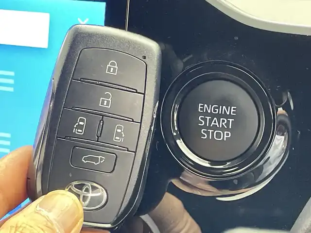トヨタ ヴォクシー S－Z 群馬県 2024(令6)年 0.5万km ホワイトパールクリスタルシャイン 純正１０．５型ナビ　快適利便パッケージ　バックカメラ　シートヒーター　電動リアゲート　両側電動スライド　ユニバーサルステップ　衝突被害軽減ブレーキ　アダプティブクルーズコントロール　ＥＴＣ２．０　禁煙