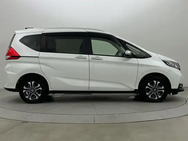ホンダ フリード クロスター 新潟県 2022(令4)年 3.5万km プラチナホワイトパール ４WD/ホンダセンシング/寒冷地仕様/社外SDナビ　/　　CD/DVD/AM/FM/SD/フルセグ/Bluetooth/バックモニター/両側パワースライドドア/アダプティブクルーズコントロール/LEDオートライト/前席シートヒーター/ハーフレザーシート/純正15インチアルミホイール付/前後ドライブレコーダー/リアサンシェード/アイドリングストップ/純正フロアマット/ドアバイザー/スペアキー/スマートキー