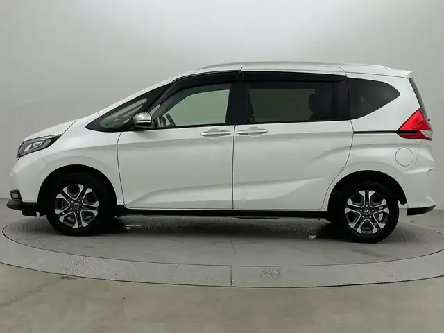 ホンダ フリード クロスター 新潟県 2022(令4)年 3.5万km プラチナホワイトパール ４WD/ホンダセンシング/寒冷地仕様/社外SDナビ　/　　CD/DVD/AM/FM/SD/フルセグ/Bluetooth/バックモニター/両側パワースライドドア/アダプティブクルーズコントロール/LEDオートライト/前席シートヒーター/ハーフレザーシート/純正15インチアルミホイール付/前後ドライブレコーダー/リアサンシェード/アイドリングストップ/純正フロアマット/ドアバイザー/スペアキー/スマートキー