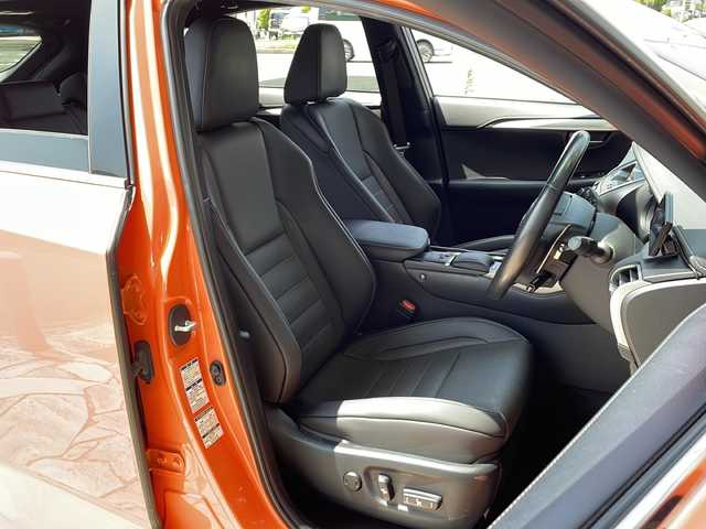 レクサス ＮＸ 300h Fスポーツ 静岡県 2020(令2)年 4.8万km オレンジ ワンオーナー車/【主要装備】/パノラマルーフ/TRDエアロ/TRDスポーツマフラー/BSM/パノラミックビューモニター/LEDヘッドライト/前後シーケンシャル/ステアリングスイッチ/クルーズコントロール/レーンキープアシスト/パワーバックドア/ハンドルヒーター/オートマチックハイビーム/シートヒーター/シートベンチレーション/パドルシフト/置くだけ充電/3眼LED