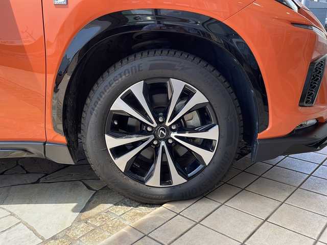 レクサス ＮＸ 300h Fスポーツ 静岡県 2020(令2)年 4.8万km オレンジ ワンオーナー車/【主要装備】/パノラマルーフ/TRDエアロ/TRDスポーツマフラー/BSM/パノラミックビューモニター/LEDヘッドライト/前後シーケンシャル/ステアリングスイッチ/クルーズコントロール/レーンキープアシスト/パワーバックドア/ハンドルヒーター/オートマチックハイビーム/シートヒーター/シートベンチレーション/パドルシフト/置くだけ充電/3眼LED