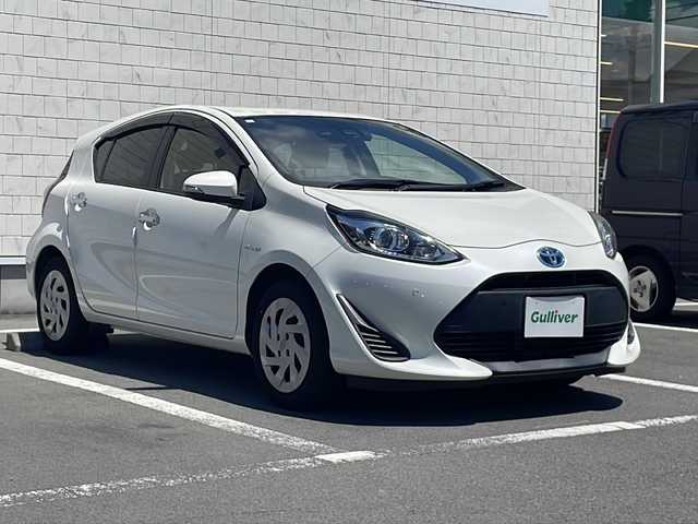 トヨタ アクア S スタイルブラック 静岡県 2019(平31)年 1.3万km ホワイトパールクリスタルシャイン 純正ナビ/地デジTV/純正CD/Bluetooth/バックカメラ/セーフティセンス/オートハイビーム/ビルトインETC/スマートキー/保証書/取説