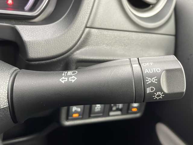 日産 ノート X FOUR 新潟県 2018(平30)年 8.4万km ブリリアントシルバー パートタイム４ＷＤ　エマージェンシーブレーキ　ナビ　Ｂｌｕｅｔｏｏｔｈ　ＤＶＤ再生　バックカメラ　純正１４ＡＷ　レーンキープアシスト　コーナーセンサー　オートライト　スマートキー　スペアキー