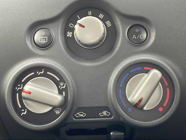 日産 ノート X FOUR 新潟県 2018(平30)年 8.4万km ブリリアントシルバー パートタイム４ＷＤ　エマージェンシーブレーキ　ナビ　Ｂｌｕｅｔｏｏｔｈ　ＤＶＤ再生　バックカメラ　純正１４ＡＷ　レーンキープアシスト　コーナーセンサー　オートライト　スマートキー　スペアキー