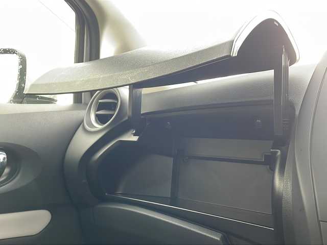 日産 ノート X FOUR 新潟県 2018(平30)年 8.4万km ブリリアントシルバー パートタイム４ＷＤ　エマージェンシーブレーキ　ナビ　Ｂｌｕｅｔｏｏｔｈ　ＤＶＤ再生　バックカメラ　純正１４ＡＷ　レーンキープアシスト　コーナーセンサー　オートライト　スマートキー　スペアキー