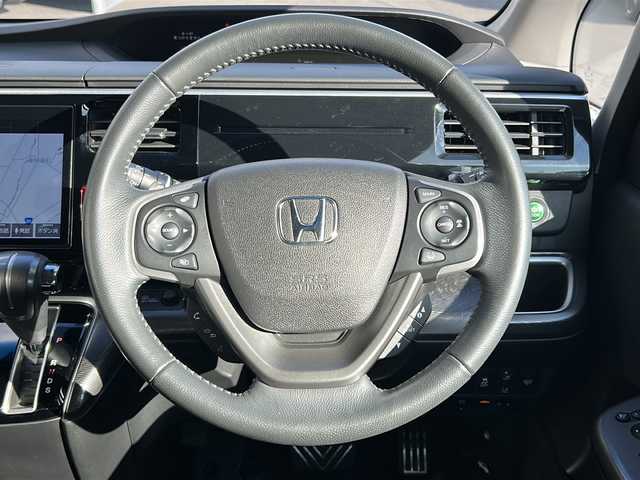 ホンダ ステップワゴン スパーダ クルスピセンシング 道北・旭川 2018(平30)年 3.8万km モダンスティールM ・４ＷＤターボ/・禁煙車/・両側パワースライドドア/・１０インチ純正ナビ/　ＣＤ/ＤＶＤ/ＳＤ/フルセグ/ＢＴ/・１０インチワイド純正フリップダウンモニター////ホンダセンシング////　アダプティブ・クルーズ・コントロール/　衝突軽減ブレーキ/　誤発進抑制機能/　歩行者事故低減ステアリング/　路外逸脱抑制機能/　車線維持支援システム/　先行車発進お知らせ機能/　標識認識機能/・バックカメラ/・ステアリングリモコン/・パドルシフト/・純正ドライブレコーダー/・純正１６インチアルミ/・ＬＥＤヘッドライト/・オートライト/・ハーフレザーシート/・前席シートヒーター/・フロントワイパーデアイサー/・ドアミラーヒーター/・新車時保証書、取説/・スペアキー×１/・ＥＴＣ