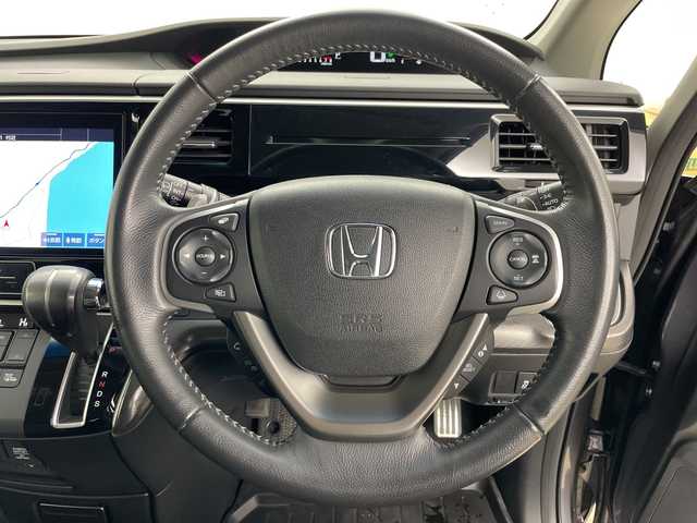 ホンダ ステップワゴン スパーダ クルスピセンシング 道央・札幌 2018(平30)年 3.8万km モダンスティールM ・４ＷＤ/ターボ/・寒冷地仕様/・10インチ純正ナビ/・BT&CD&DVD&SD&USB&フルセグTV/・AppleCarPlay&TVキャンセラー/・バックカメラ/・両側パワースライドドア/・純正フリップダウンモニター/・ホンダセンシング/・アダプティブクルーズコントロール/・衝突被害軽減ブレーキ/・パドルシフト/・ハーフレザーシート/・前席シートヒーター/・純正ドライブレコーダー/・ビルトインETC/・ＬＥＤヘッドライト/・オートライト/・フロントワイパーデアイサー/・ドアミラーヒーター/・保証書/・取扱説明書