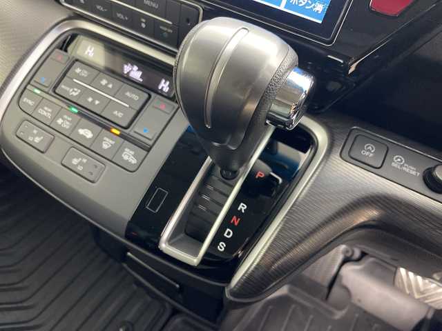 ホンダ ステップワゴン スパーダ クルスピセンシング 道央・札幌 2018(平30)年 3.8万km モダンスティールM ・４ＷＤ/ターボ/・寒冷地仕様/・10インチ純正ナビ/・BT&CD&DVD&SD&USB&フルセグTV/・AppleCarPlay&TVキャンセラー/・バックカメラ/・両側パワースライドドア/・純正フリップダウンモニター/・ホンダセンシング/・アダプティブクルーズコントロール/・衝突被害軽減ブレーキ/・パドルシフト/・ハーフレザーシート/・前席シートヒーター/・純正ドライブレコーダー/・ビルトインETC/・ＬＥＤヘッドライト/・オートライト/・フロントワイパーデアイサー/・ドアミラーヒーター/・保証書/・取扱説明書