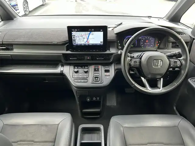 ホンダ ステップワゴン スパーダ eHEV プレミアムライン 京都府 2022(令4)年 4.7万km プラチナホワイトパール 純正９型インチナビ/フルセグ/Bluetooth/全方位カメラ　/両側電動スライド　/ホンダセンシング　　/禁煙車　/７人乗り　/クリアランスソナー　/ブラインドスポットモニター　/ＬＥＤヘッドライト　/シートヒーター　/ドライブレコーダー/ETC/プッシュスタート