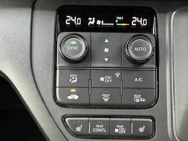 ホンダ ステップワゴン スパーダ eHEV プレミアムライン 京都府 2022(令4)年 4.7万km プラチナホワイトパール 純正９型インチナビ/フルセグ/Bluetooth/全方位カメラ　/両側電動スライド　/ホンダセンシング　　/禁煙車　/７人乗り　/クリアランスソナー　/ブラインドスポットモニター　/ＬＥＤヘッドライト　/シートヒーター　/ドライブレコーダー/ETC/プッシュスタート