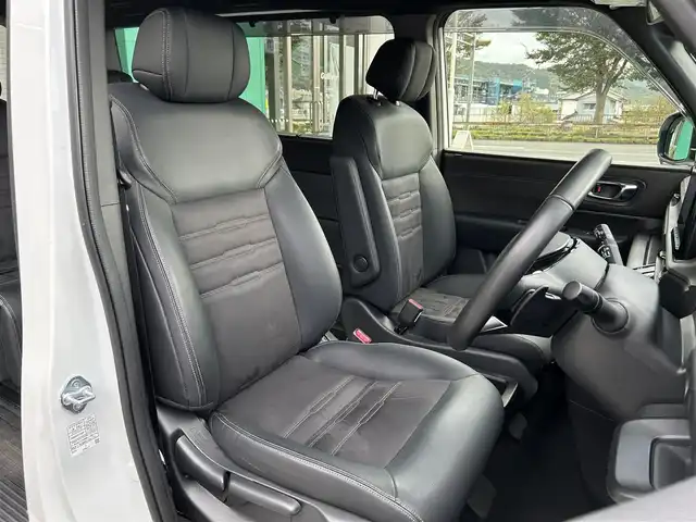 ホンダ ステップワゴン スパーダ eHEV プレミアムライン 京都府 2022(令4)年 4.7万km プラチナホワイトパール 純正９型インチナビ/フルセグ/Bluetooth/全方位カメラ　/両側電動スライド　/ホンダセンシング　　/禁煙車　/７人乗り　/クリアランスソナー　/ブラインドスポットモニター　/ＬＥＤヘッドライト　/シートヒーター　/ドライブレコーダー/ETC/プッシュスタート