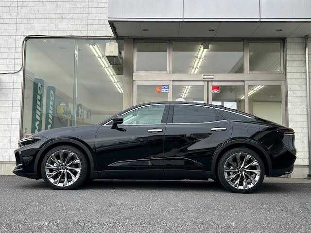 トヨタ クラウン クロスオーバー Z 埼玉県 2024(令6)年 1.4万km ブラック ワンオーナー/純正メモリナビ/全方位カメラ/追従付きクルーズコントロール/ムーンルーフ/プッシュスタート/パワーバックドア/DRIVE MODE/EVモード/レザーシート/メモリーシート/D/Nパワーシート/シートヒーター/エアーシート/ETC2.0/クリアランスソナー/デジタルインナーミラー/LEDヘッドライト/オートライト/オートハイビーム/ハンドルヒーター/置くだけ充電/PCS/BSM/AC100V