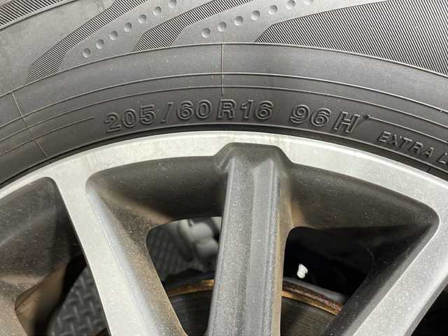 トヨタ ヴォクシー ZS 煌Ⅱ 広島県 2016(平28)年 6.5万km ホワイトパールクリスタルシャイン 禁煙　/社外９型ナビ　/両側パワースライドドア　/ブラインドスポットモニター/ＥＴＣ　/ドライブレコーダー　/後席モニター　/車線逸脱警報　/ＨＤＭＩ　/オートハイビーム　/衝突軽減システム　/ウォークスルー/社外16インチアルミホイール