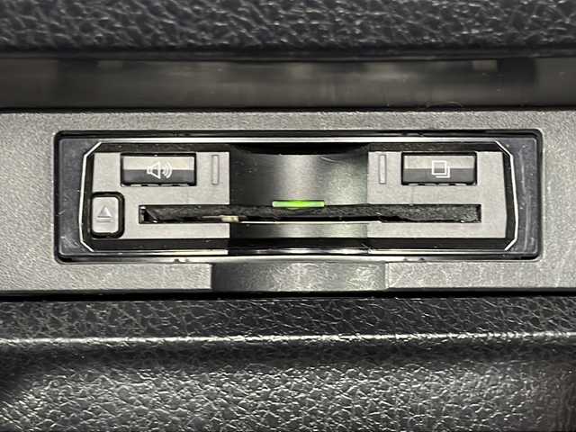 トヨタ ヴォクシー ZS 煌Ⅱ 広島県 2016(平28)年 6.5万km ホワイトパールクリスタルシャイン 禁煙　/社外９型ナビ　/両側パワースライドドア　/ブラインドスポットモニター/ＥＴＣ　/ドライブレコーダー　/後席モニター　/車線逸脱警報　/ＨＤＭＩ　/オートハイビーム　/衝突軽減システム　/ウォークスルー/社外16インチアルミホイール