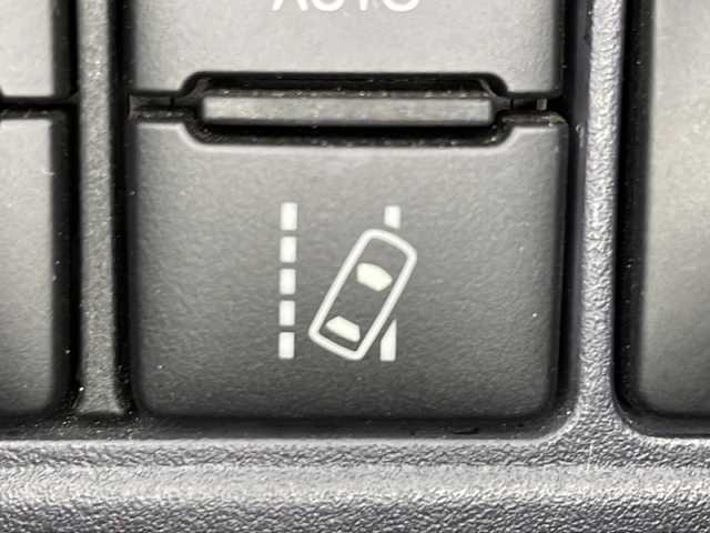 トヨタ ヴォクシー ZS 煌Ⅱ 広島県 2016(平28)年 6.5万km ホワイトパールクリスタルシャイン 禁煙　/社外９型ナビ　/両側パワースライドドア　/ブラインドスポットモニター/ＥＴＣ　/ドライブレコーダー　/後席モニター　/車線逸脱警報　/ＨＤＭＩ　/オートハイビーム　/衝突軽減システム　/ウォークスルー/社外16インチアルミホイール