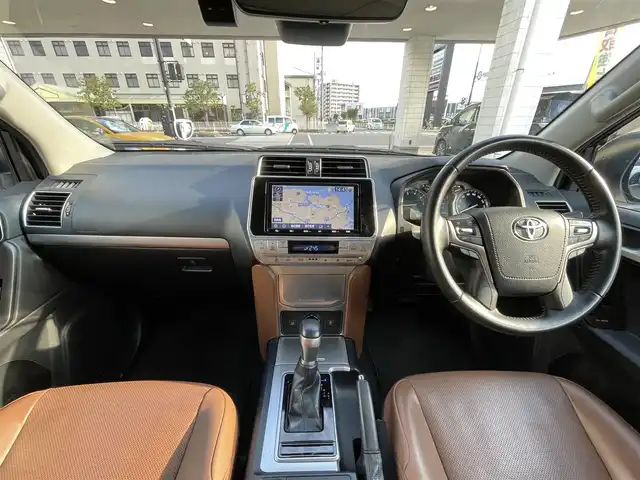 トヨタ ランドクルーザー プラド TX-L 70thアニバーサリーLTD 岡山県 2022(令4)年 7.5万km ホワイトパールクリスタルシャイン 登録時走行距離74855km/サンルーフ/ToyotaSeaftySense/・プリクラッシュセーフティ/・オートマティックハイビーム/・アダプティブクルーズコントロール/純正SDナビ/(AM/FM/BT/TV/DISC)/バックカメラ/ビルトインETC/ドライブレコーダー/D+N席パワーシート/D+N席シートヒーター/D+N席エアシート/4WD/MTモード付AT/プッシュスタート/スマートキー/スペアキー/純正18インチアルミホイール