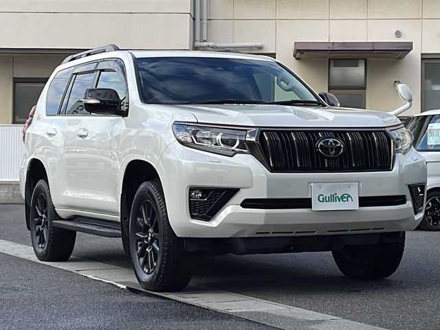 トヨタ ランドクルーザー プラド TX-L 70thアニバーサリーLTD 岡山県 2022(令4)年 7.5万km ホワイトパールクリスタルシャイン 登録時走行距離74855km/サンルーフ/ToyotaSeaftySense/・プリクラッシュセーフティ/・オートマティックハイビーム/・アダプティブクルーズコントロール/純正SDナビ/(AM/FM/BT/TV/DISC)/バックカメラ/ビルトインETC/ドライブレコーダー/D+N席パワーシート/D+N席シートヒーター/D+N席エアシート/4WD/MTモード付AT/プッシュスタート/スマートキー/スペアキー/純正18インチアルミホイール