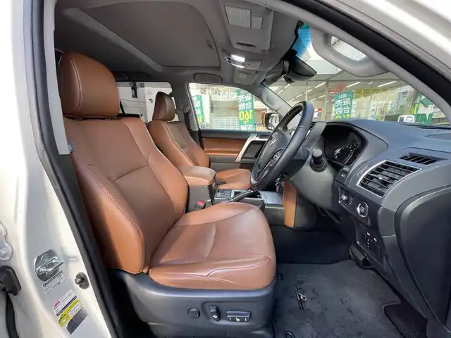 トヨタ ランドクルーザー プラド TX-L 70thアニバーサリーLTD 岡山県 2022(令4)年 7.5万km ホワイトパールクリスタルシャイン 登録時走行距離74855km/サンルーフ/ToyotaSeaftySense/・プリクラッシュセーフティ/・オートマティックハイビーム/・アダプティブクルーズコントロール/純正SDナビ/(AM/FM/BT/TV/DISC)/バックカメラ/ビルトインETC/ドライブレコーダー/D+N席パワーシート/D+N席シートヒーター/D+N席エアシート/4WD/MTモード付AT/プッシュスタート/スマートキー/スペアキー/純正18インチアルミホイール