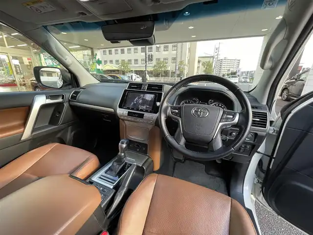 トヨタ ランドクルーザー プラド TX-L 70thアニバーサリーLTD 岡山県 2022(令4)年 7.5万km ホワイトパールクリスタルシャイン 登録時走行距離74855km/サンルーフ/ToyotaSeaftySense/・プリクラッシュセーフティ/・オートマティックハイビーム/・アダプティブクルーズコントロール/純正SDナビ/(AM/FM/BT/TV/DISC)/バックカメラ/ビルトインETC/ドライブレコーダー/D+N席パワーシート/D+N席シートヒーター/D+N席エアシート/4WD/MTモード付AT/プッシュスタート/スマートキー/スペアキー/純正18インチアルミホイール