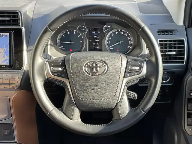 トヨタ ランドクルーザー プラド TX-L 70thアニバーサリーLTD 岡山県 2022(令4)年 7.5万km ホワイトパールクリスタルシャイン 登録時走行距離74855km/サンルーフ/ToyotaSeaftySense/・プリクラッシュセーフティ/・オートマティックハイビーム/・アダプティブクルーズコントロール/純正SDナビ/(AM/FM/BT/TV/DISC)/バックカメラ/ビルトインETC/ドライブレコーダー/D+N席パワーシート/D+N席シートヒーター/D+N席エアシート/4WD/MTモード付AT/プッシュスタート/スマートキー/スペアキー/純正18インチアルミホイール