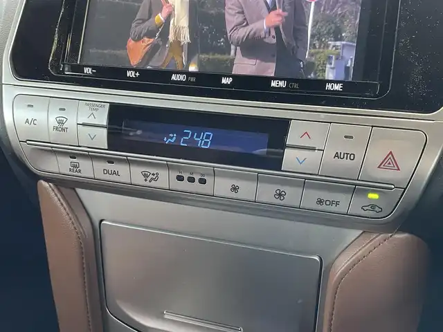 トヨタ ランドクルーザー プラド TX-L 70thアニバーサリーLTD 岡山県 2022(令4)年 7.5万km ホワイトパールクリスタルシャイン 登録時走行距離74855km/サンルーフ/ToyotaSeaftySense/・プリクラッシュセーフティ/・オートマティックハイビーム/・アダプティブクルーズコントロール/純正SDナビ/(AM/FM/BT/TV/DISC)/バックカメラ/ビルトインETC/ドライブレコーダー/D+N席パワーシート/D+N席シートヒーター/D+N席エアシート/4WD/MTモード付AT/プッシュスタート/スマートキー/スペアキー/純正18インチアルミホイール