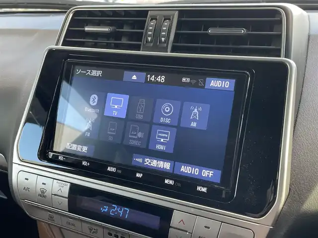 トヨタ ランドクルーザー プラド TX-L 70thアニバーサリーLTD 岡山県 2022(令4)年 7.5万km ホワイトパールクリスタルシャイン 登録時走行距離74855km/サンルーフ/ToyotaSeaftySense/・プリクラッシュセーフティ/・オートマティックハイビーム/・アダプティブクルーズコントロール/純正SDナビ/(AM/FM/BT/TV/DISC)/バックカメラ/ビルトインETC/ドライブレコーダー/D+N席パワーシート/D+N席シートヒーター/D+N席エアシート/4WD/MTモード付AT/プッシュスタート/スマートキー/スペアキー/純正18インチアルミホイール