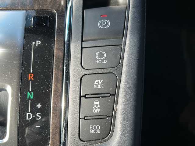 トヨタ アルファードハイブリット エグゼクティブ ラウンジ S 福島県 2021(令3)年 1.4万km スパークリングブラックパールクリスタルシャイン トヨタセーフティセンス/・衝突被害軽減ブレーキ/・オートハイビーム/・車線逸脱警報装置/・レーダークルーズコントロール/・ロードサインアシスト/・プロアクティブドライビングアシスト/純正ディスプレイオーディオナビ/・JBLサウンド/・フルセグTV/BT/CD/DVD/SD/USB/HDMI/・MiraCast/FM/AM/・バックカメラ/・アラウンドビューモニター/・ビルトインETC2.0/・純正フリップダウンモニター/前後ドライブレコーダー/・型番：DC-DR651/革張りステアリング/・ステアリングスイッチ/・ステアリングヒーター/レザーシート/・全席パワーシート/・全席シートヒーター/・全席エアシート/・オットマン/・3列シート/・D席メモリーシート/両側パワースライドドア/電動リアゲート/電子パーキング/・オートブレーキホールド/100V電源/MTモード付AT/プッシュスタート/・スマートキー/・スペアキー1本/LEDヘッドライト/・オートライト/・フォグランプ/コーナーセンサー/ワンオーナー/純正ドアバイザー/純正フロアマット/積込みスタッドレスタイヤ/・ECOFORMEアルミ/・溝10mm/・225/60R16