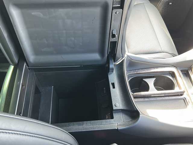 トヨタ アルファードハイブリット エグゼクティブ ラウンジ S 福島県 2021(令3)年 1.4万km スパークリングブラックパールクリスタルシャイン トヨタセーフティセンス/・衝突被害軽減ブレーキ/・オートハイビーム/・車線逸脱警報装置/・レーダークルーズコントロール/・ロードサインアシスト/・プロアクティブドライビングアシスト/純正ディスプレイオーディオナビ/・JBLサウンド/・フルセグTV/BT/CD/DVD/SD/USB/HDMI/・MiraCast/FM/AM/・バックカメラ/・アラウンドビューモニター/・ビルトインETC2.0/・純正フリップダウンモニター/前後ドライブレコーダー/・型番：DC-DR651/革張りステアリング/・ステアリングスイッチ/・ステアリングヒーター/レザーシート/・全席パワーシート/・全席シートヒーター/・全席エアシート/・オットマン/・3列シート/・D席メモリーシート/両側パワースライドドア/電動リアゲート/電子パーキング/・オートブレーキホールド/100V電源/MTモード付AT/プッシュスタート/・スマートキー/・スペアキー1本/LEDヘッドライト/・オートライト/・フォグランプ/コーナーセンサー/ワンオーナー/純正ドアバイザー/純正フロアマット/積込みスタッドレスタイヤ/・ECOFORMEアルミ/・溝10mm/・225/60R16