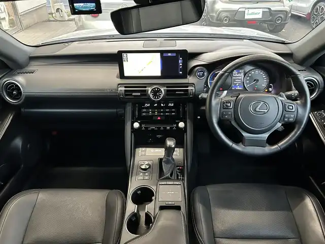 レクサス ＩＳ 300h バージョンL 茨城県 2021(令3)年 9.1万km ソニッククォーツ 純正メモリナビ/　(CD/DVD/USB/Bluetooth/Miracast/フルセグ)/Mark Levinsonオーディオ/パノラミックビューモニター/フロントサイドエアロ/前後ドライブレコーダー/追従型クルーズコントロール/ETC2.0/LEDヘッドライト/レザーシート/ヒート・エアシート/パワーシート/電動サンシェード/純正アルミホイール/純正フロアマット/レーンキープアシスト/パワーステアリング/オートライト