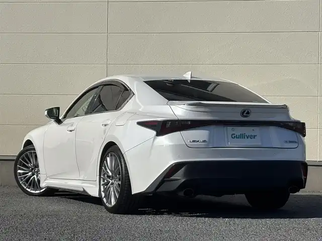 レクサス ＩＳ 300h バージョンL 茨城県 2021(令3)年 9.1万km ソニッククォーツ 純正メモリナビ/　(CD/DVD/USB/Bluetooth/Miracast/フルセグ)/Mark Levinsonオーディオ/パノラミックビューモニター/フロントサイドエアロ/前後ドライブレコーダー/追従型クルーズコントロール/ETC2.0/LEDヘッドライト/レザーシート/ヒート・エアシート/パワーシート/電動サンシェード/純正アルミホイール/純正フロアマット/レーンキープアシスト/パワーステアリング/オートライト
