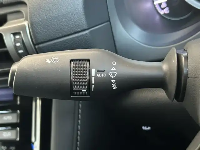 レクサス ＩＳ 300h バージョンL 茨城県 2021(令3)年 9.1万km ソニッククォーツ 純正メモリナビ/　(CD/DVD/USB/Bluetooth/Miracast/フルセグ)/Mark Levinsonオーディオ/パノラミックビューモニター/フロントサイドエアロ/前後ドライブレコーダー/追従型クルーズコントロール/ETC2.0/LEDヘッドライト/レザーシート/ヒート・エアシート/パワーシート/電動サンシェード/純正アルミホイール/純正フロアマット/レーンキープアシスト/パワーステアリング/オートライト