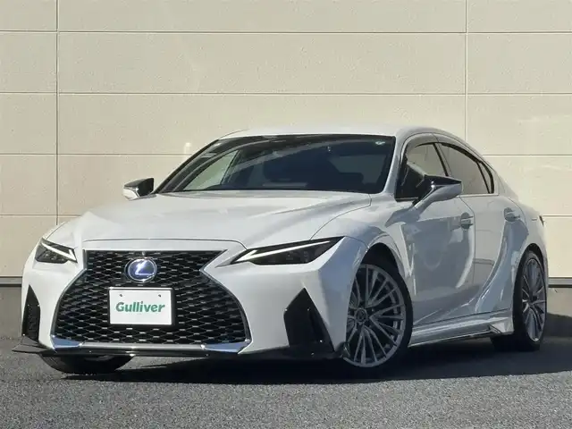 レクサス ＩＳ 300h バージョンL 茨城県 2021(令3)年 9.1万km ソニッククォーツ 純正メモリナビ/　(CD/DVD/USB/Bluetooth/Miracast/フルセグ)/Mark Levinsonオーディオ/パノラミックビューモニター/フロントサイドエアロ/前後ドライブレコーダー/追従型クルーズコントロール/ETC2.0/LEDヘッドライト/レザーシート/ヒート・エアシート/パワーシート/電動サンシェード/純正アルミホイール/純正フロアマット/レーンキープアシスト/パワーステアリング/オートライト